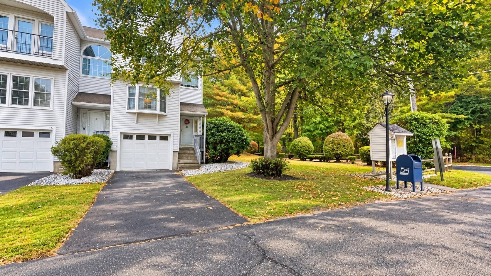 8 Castlegate Dr #8